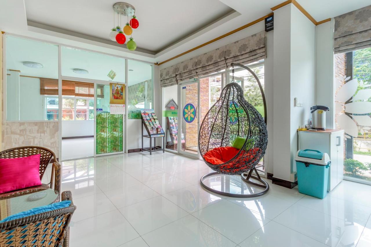 Oyo 1053 Bloom Guest House Chiang Mai Buitenkant foto